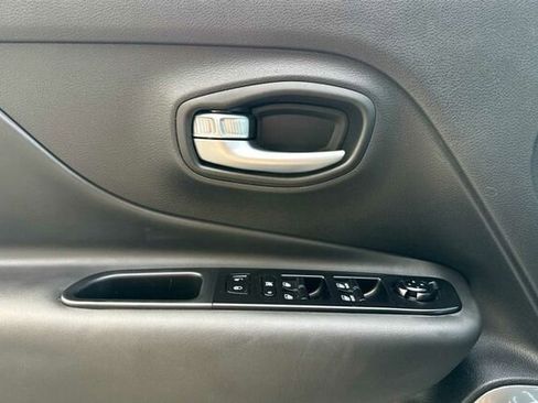 Used 2022 Jeep Renegade Latitude image 11