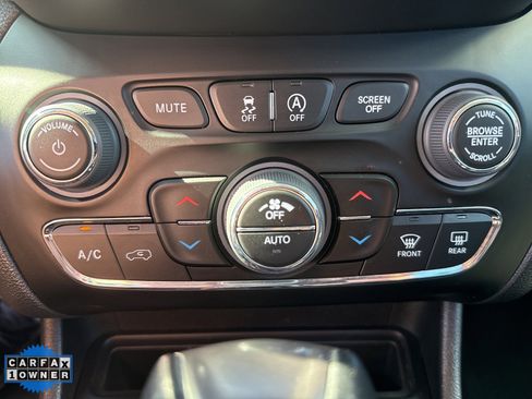 Used 2023 Jeep Cherokee Altitude Lux image 14