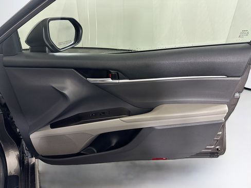 Used 2023 Toyota Camry SE image 30