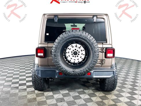 Used 2018 Jeep Wrangler Unlimited Sahara image 6