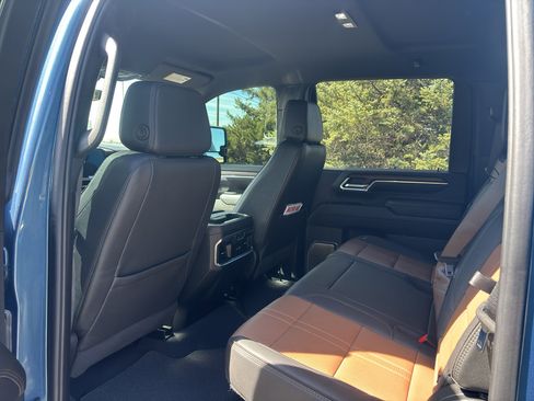 Used 2025 Chevrolet Silverado 3500 High Country w/ Technology Package AWD/4WD image 9