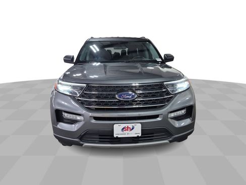 Used 2023 Ford Explorer XLT w/ Equipment Group 202A AWD/4WD image 3