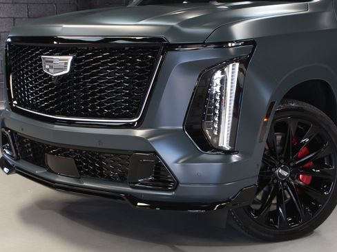 Used 2026 Cadillac Escalade V w/ LPO, ONYX Package AWD/4WD image 6