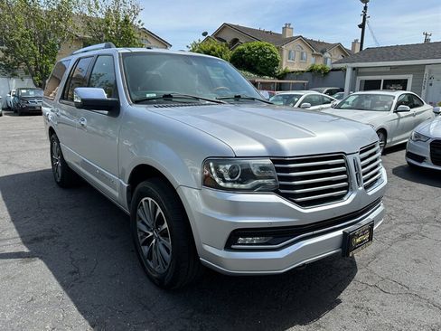 Used 2015 Lincoln Navigator 4WD image 3
