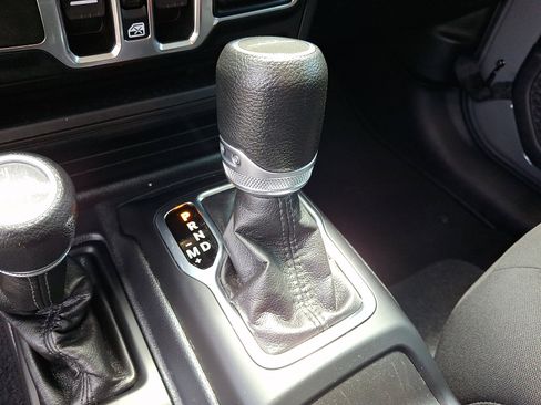 Used 2023 Jeep Gladiator Sport AWD/4WD image 15