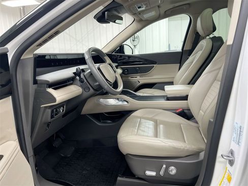 Used 2025 Lincoln Nautilus Reserve image 20