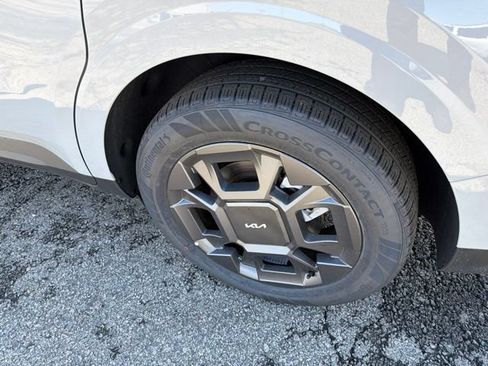 New 2026 Kia Carnival EX FWD image 6