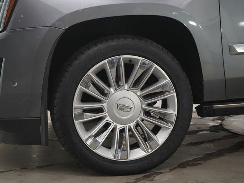 Used 2019 Cadillac Escalade Platinum AWD/4WD image 34
