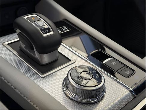 Used 2025 Mitsubishi Outlander 4WD Plug-In Hybrid image 14