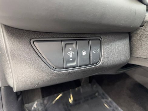 Used 2025 Genesis G70 2.5T image 55