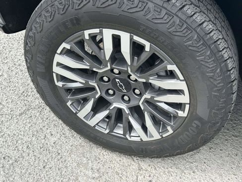 Used 2025 Chevrolet Tahoe Z71 w/ Comfort Package image 9