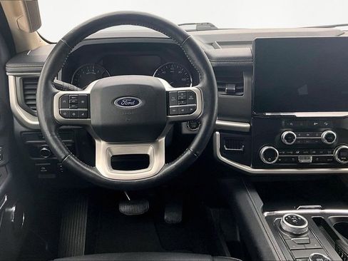 Used 2024 Ford Expedition Max XLT image 5