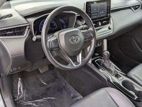 Used 2022 Toyota Corolla Cross XLE image 4