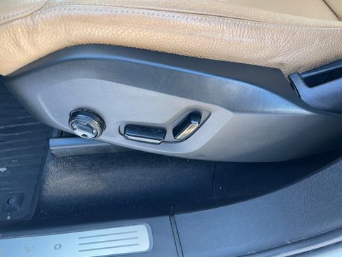 Used 2016 Volvo XC90 T6 Momentum w/ Momentum Plus Package image 11