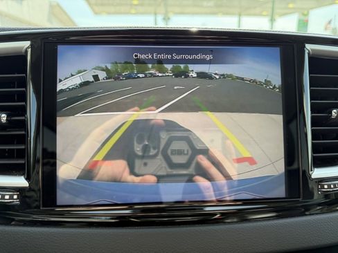 Used 2024 Chrysler Pacifica Touring-L FWD image 29