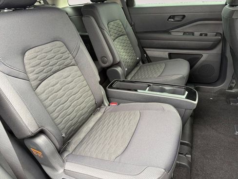 New 2025 Nissan Pathfinder SV w/ SV Premium Package image 29