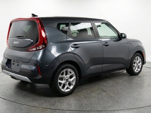 Used 2025 Kia Soul LX w/ LX Technology Package FWD image 9