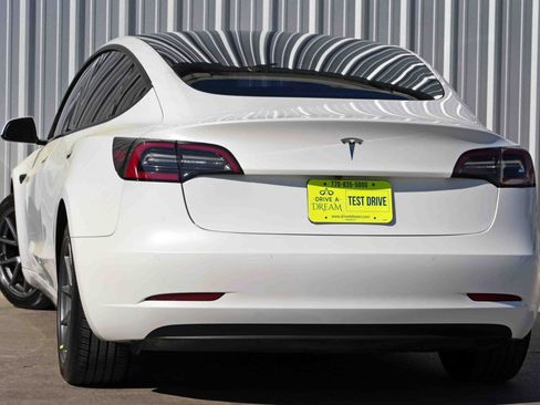 Used 2021 Tesla Model 3 Standard Range Plus image 6