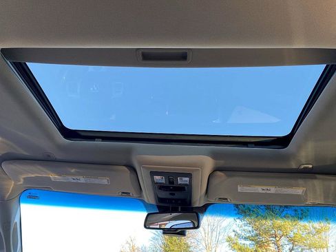 Used 2017 RAM 1500 Laramie Longhorn image 8