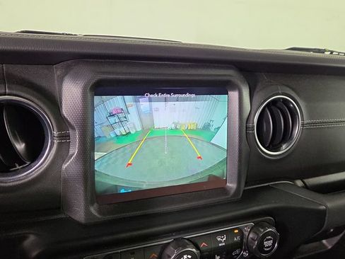 Used 2022 Jeep Wrangler Unlimited Sahara w/ Cold Weather Group AWD/4WD image 19