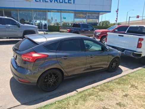 Used 2016 Ford Focus SE w/ Equipment Group 201A FWD image 3