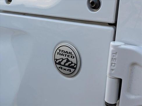 Used 2021 Jeep Wrangler Unlimited Sahara AWD/4WD image 15