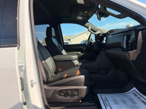 Used 2025 GMC Sierra 2500 AT4 image 18