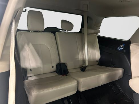 Used 2023 Ford Expedition Platinum RWD image 17