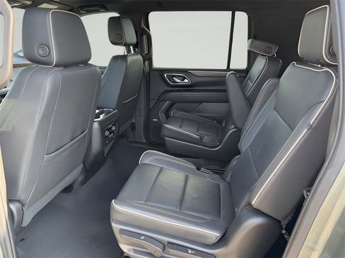 Used 2023 Chevrolet Suburban Premier image 34