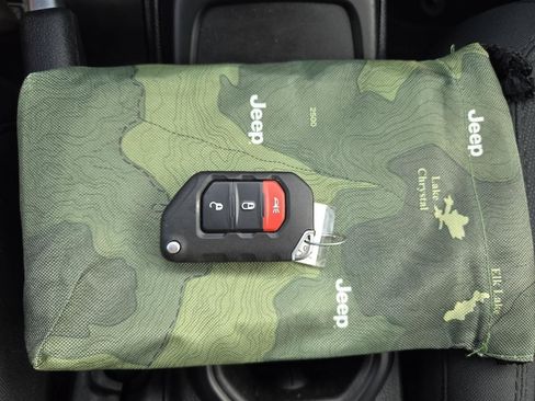 Used 2019 Jeep Wrangler Unlimited Sahara AWD/4WD image 44