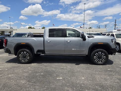 Used 2024 GMC Sierra 2500 Denali Ultimate AWD/4WD image 4