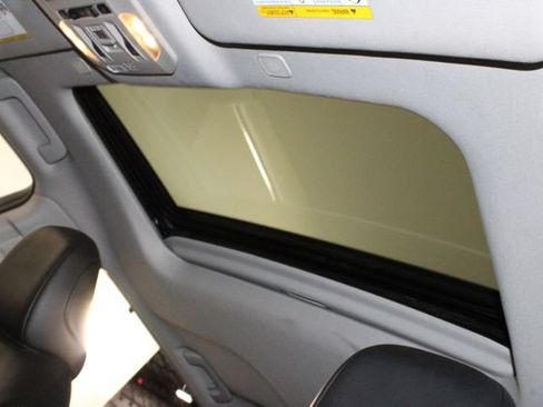 Used 2023 Toyota Highlander XLE FWD image 25