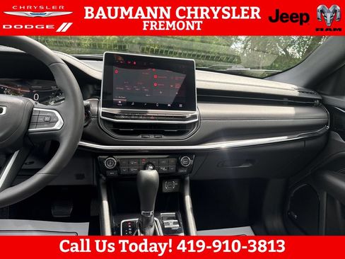 Used 2023 Jeep Compass Latitude w/ Sun and Sound Group AWD/4WD image 19