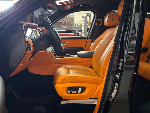 Used 2025 Rolls-Royce Cullinan AWD/4WD image 12
