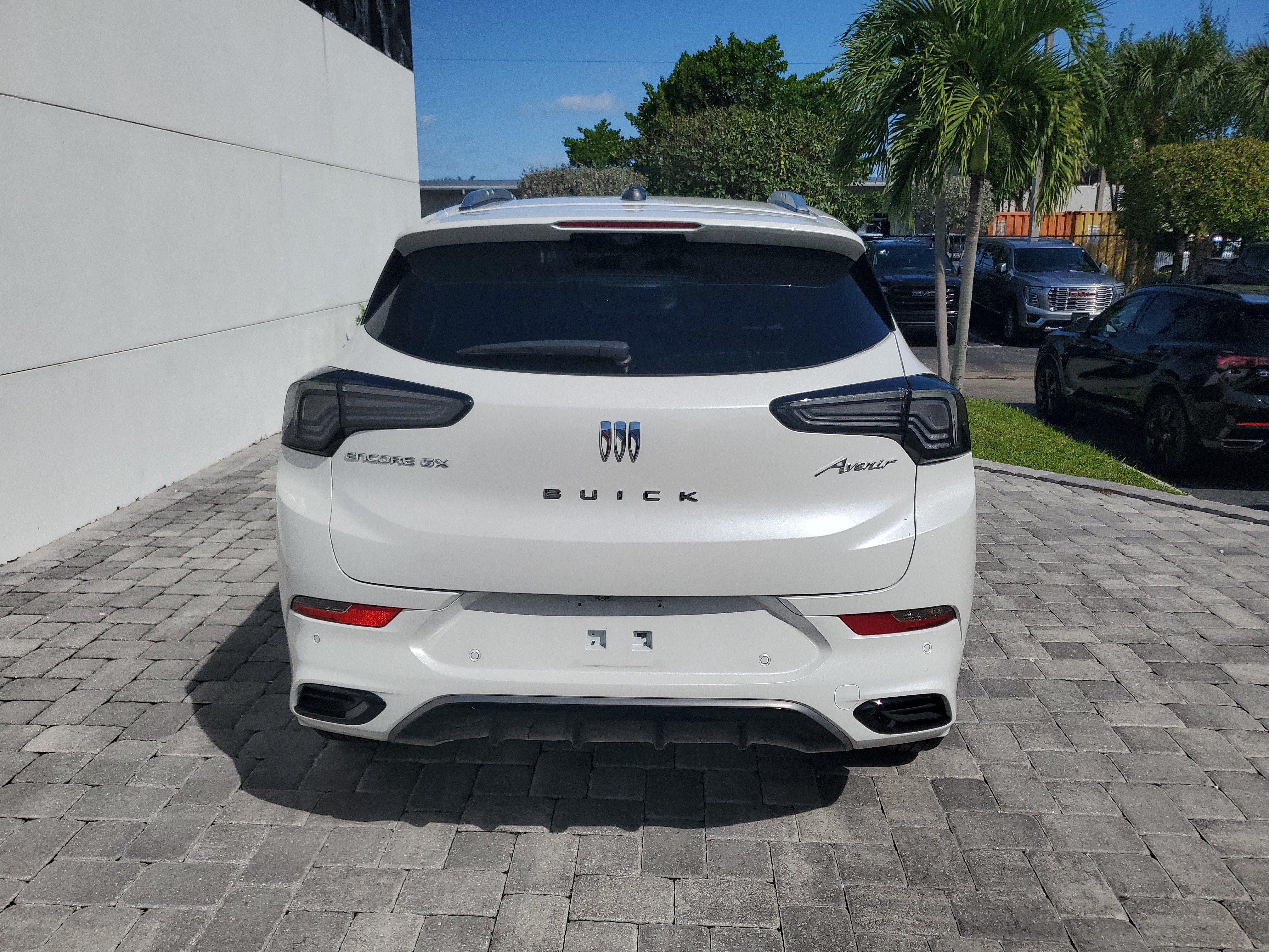 Used 2024 Buick Encore GX Avenir w/ Avenir Technology Package FWD image 5