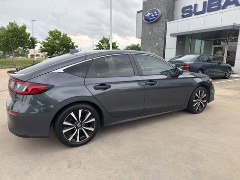 Used 2024 Honda Civic EX-L image 2