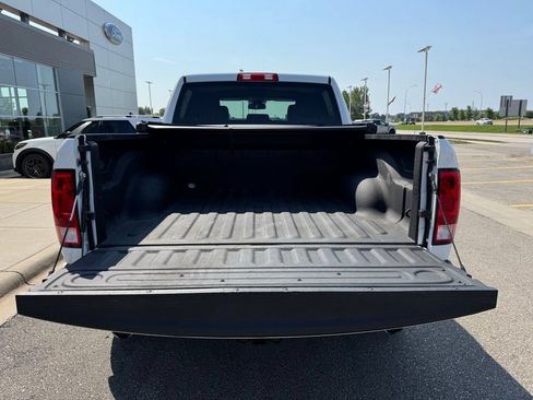 Used 2016 RAM 1500 Express w/ Popular Equipment Group AWD/4WD image 38