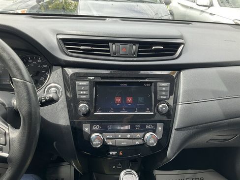 Used 2019 Nissan Rogue SV AWD/4WD image 28