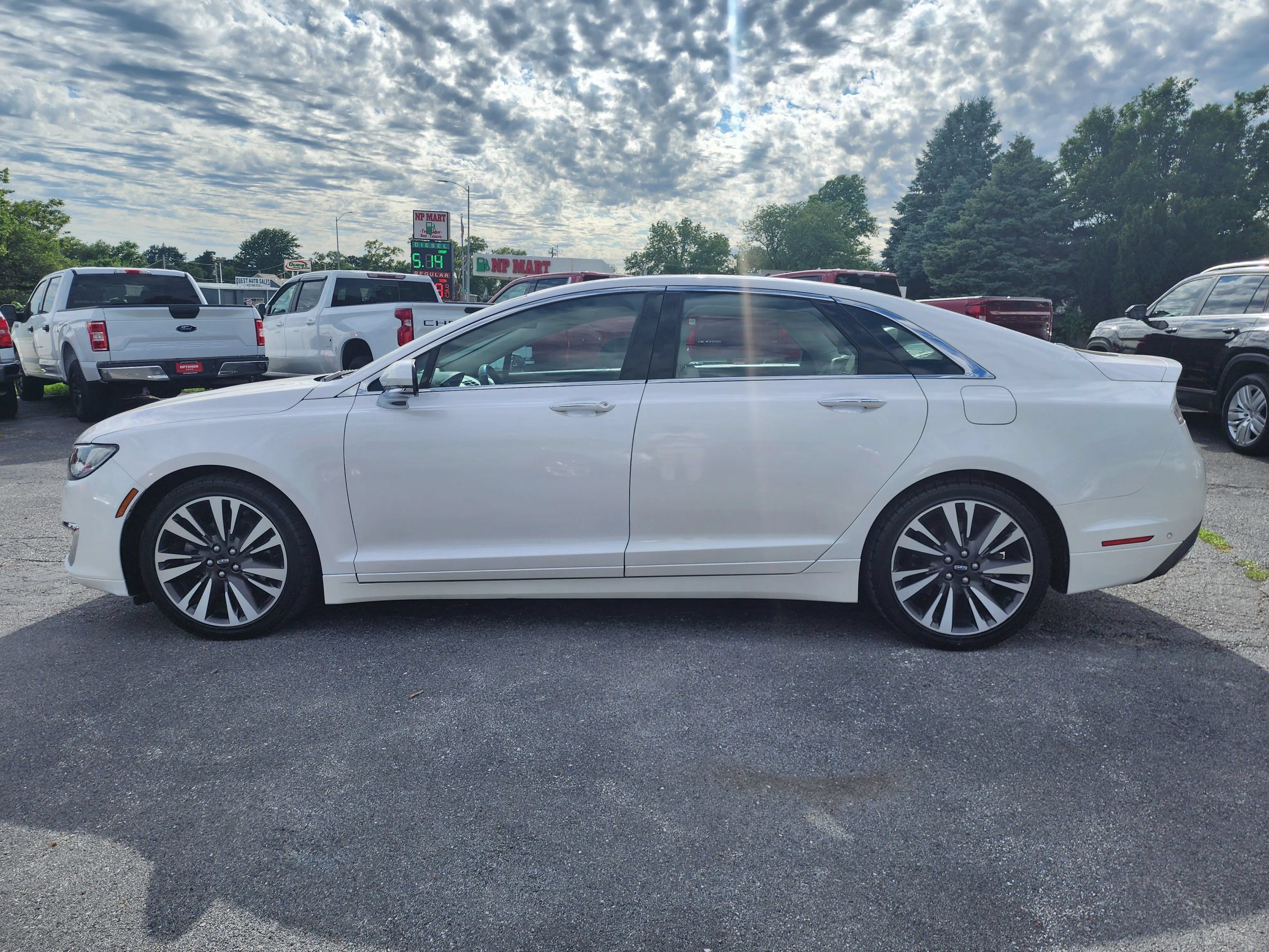 Used 2018 Lincoln MKZ Reserve w/ Climate Package FWD image 4
