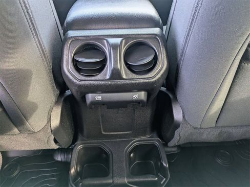 Used 2019 Jeep Wrangler Unlimited Sport S image 31