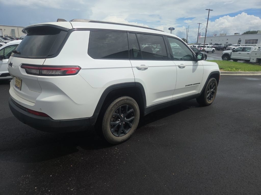 Used 2024 Jeep Grand Cherokee L Laredo RWD image 9