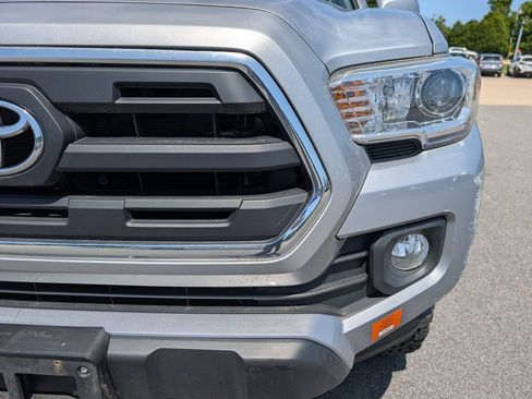 Used 2017 Toyota Tacoma SR5 AWD/4WD image 10