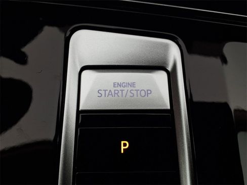 Used 2024 Volkswagen Atlas SE image 16