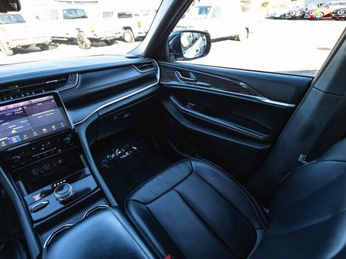 Used 2024 Jeep Grand Cherokee L Limited w/ Luxury Tech Group II image 30