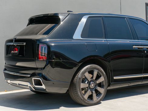 Used 2025 Rolls-Royce Cullinan image 21