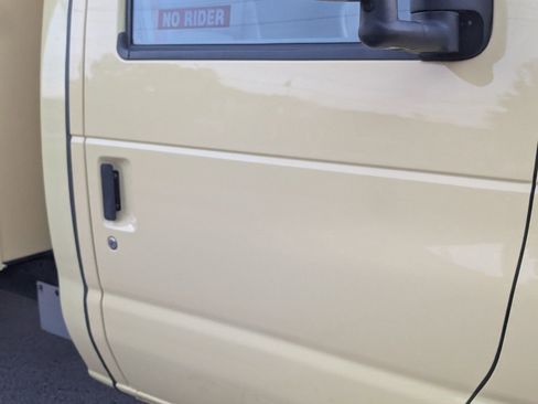 Used 2022 Ford E-450 and Econoline 450 Super Duty image 16