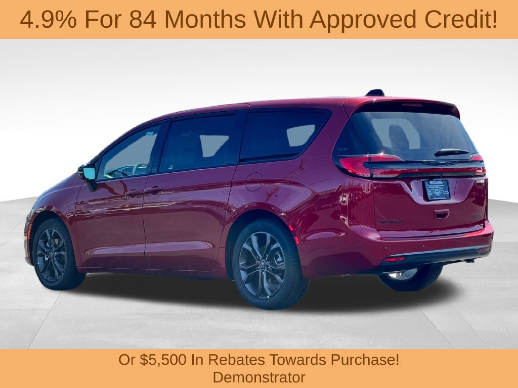 New 2026 Chrysler Pacifica Select FWD image 5