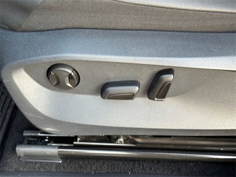 Certified 2022 Volkswagen Tiguan SE R-Line image 37