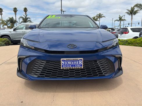 Used 2025 Toyota Camry SE FWD image 2
