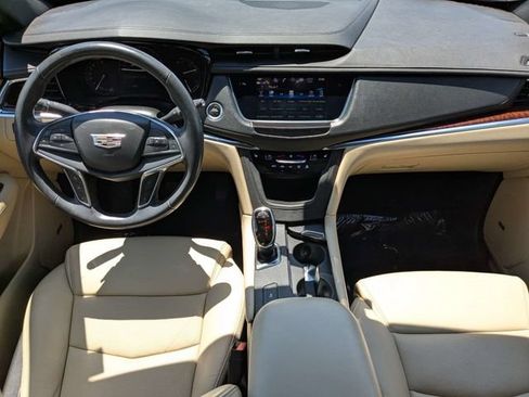 Used 2018 Cadillac XT5 Luxury w/ Driver Awareness Package FWD image 16